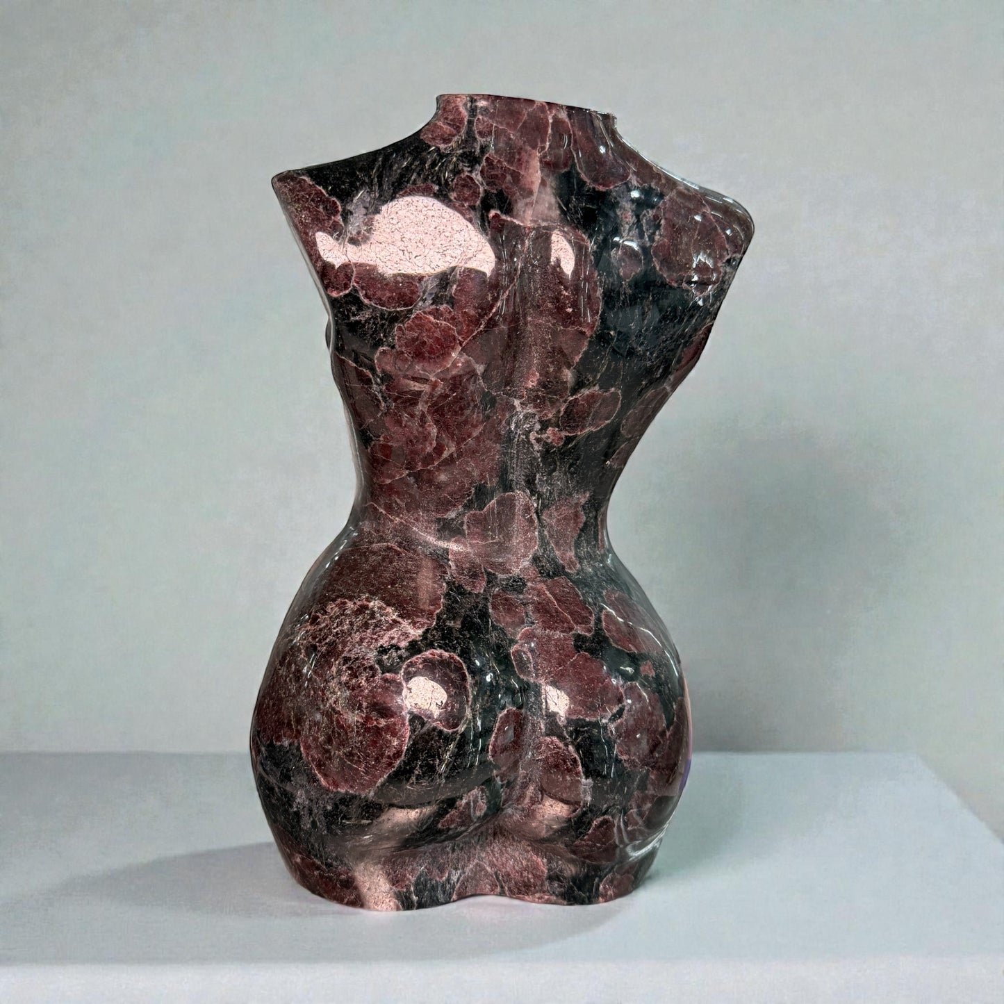 Große Lady Granat Astrophylite Statement