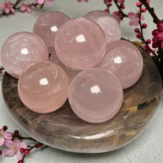 Rosenqaurz Kugel mit Starlight