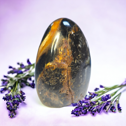 Schwarzer Opal Freiform