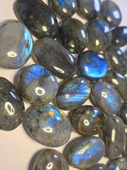 HQ Labradorite Handstein klein