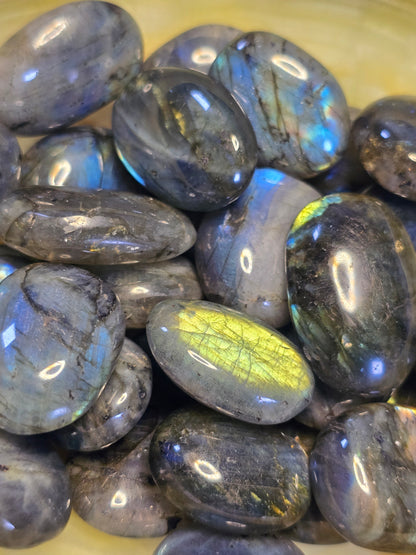 HQ Labradorite Handstein klein